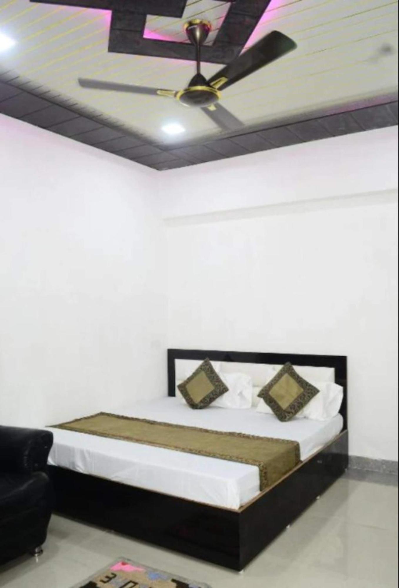 Hr And By Mainak Guest house