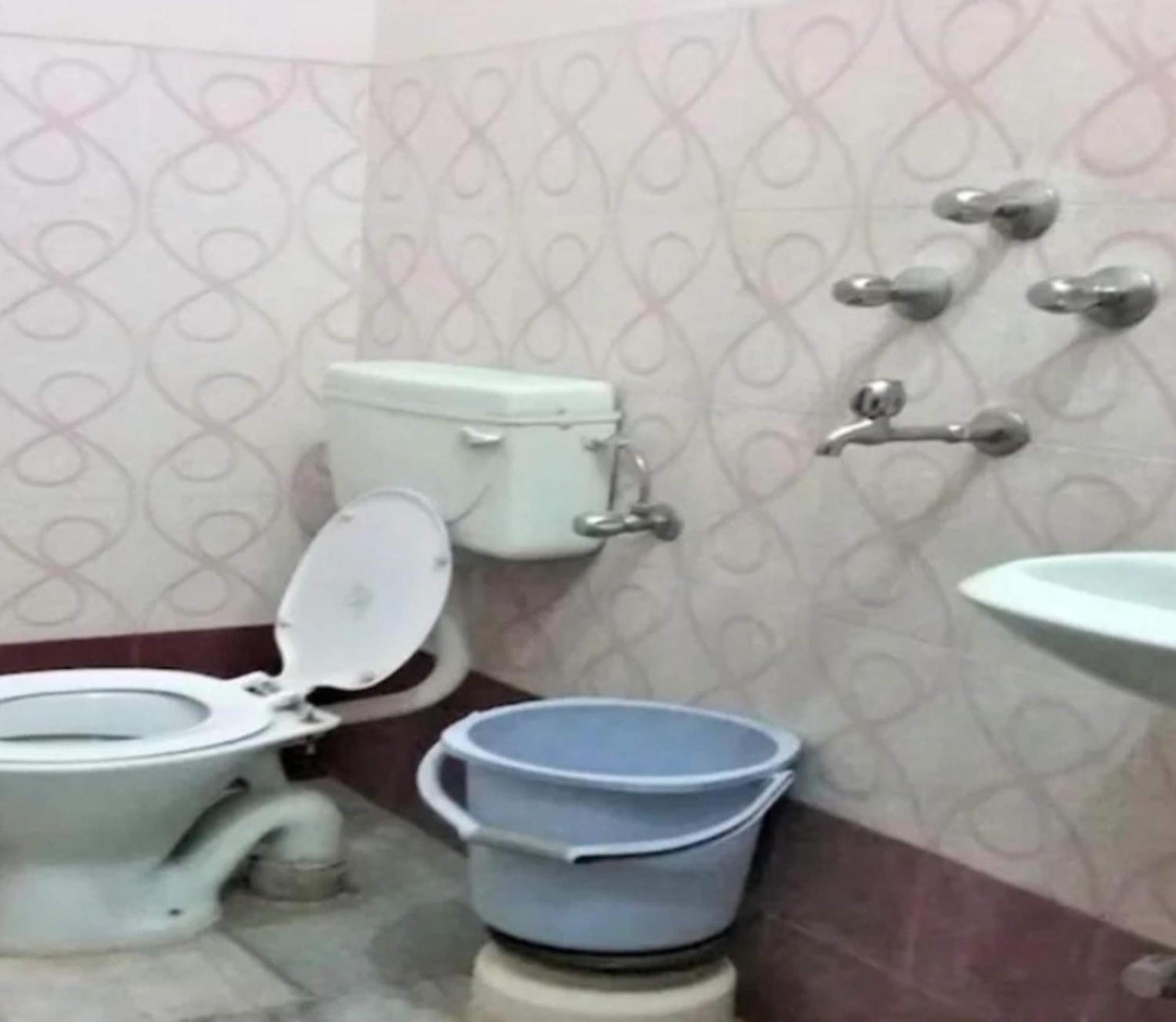 Hr And By Mainak Guest house *