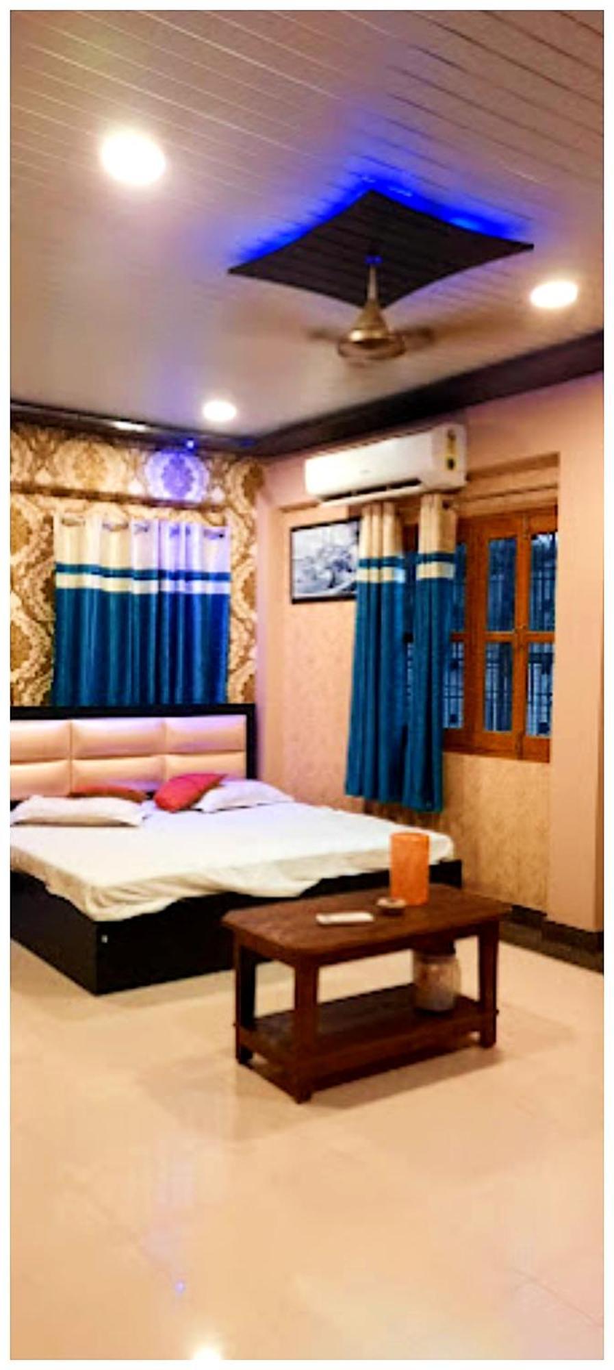 Guest house Hr And By Mainak