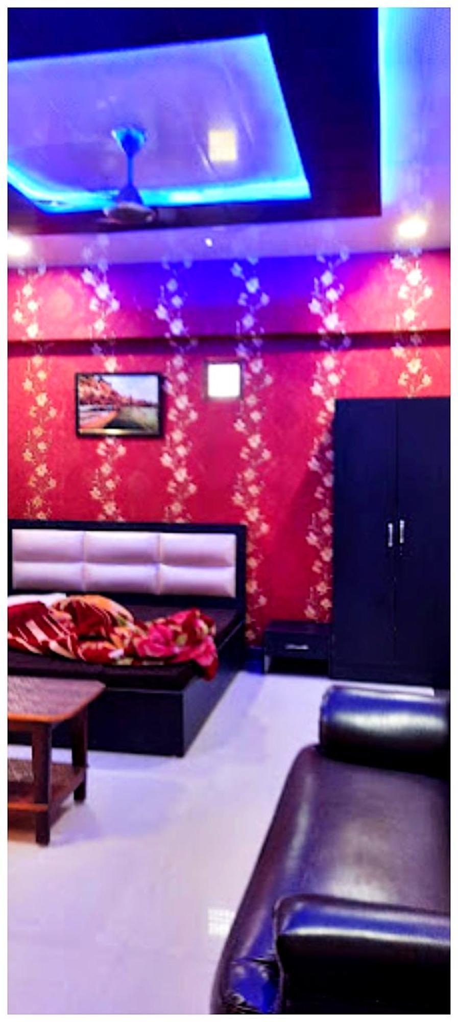 Hr And By Mainak Guest house *