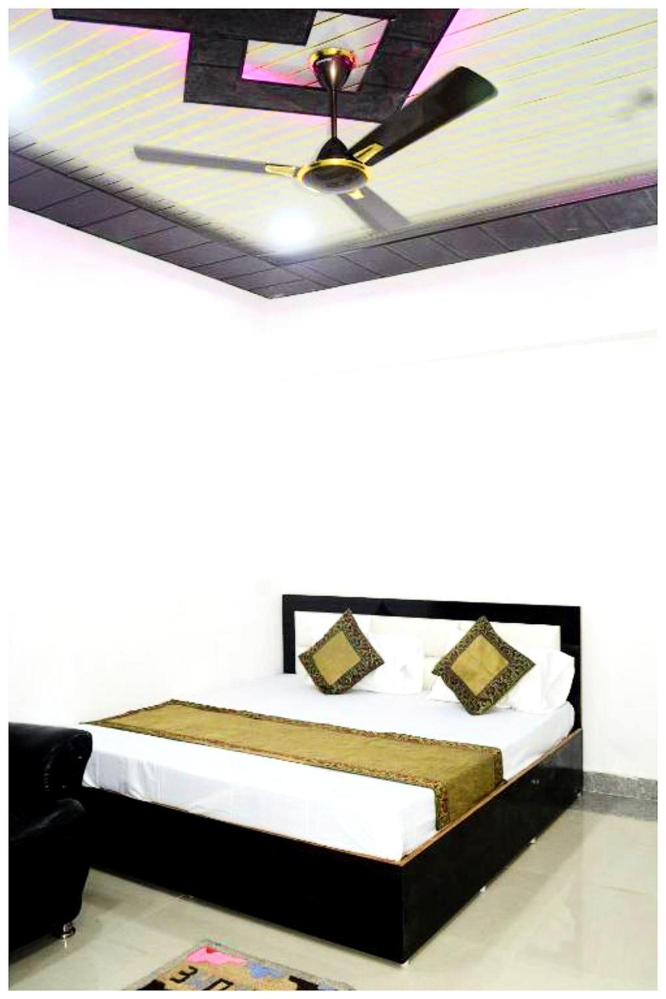 Hr And By Mainak Guest house Varanasi