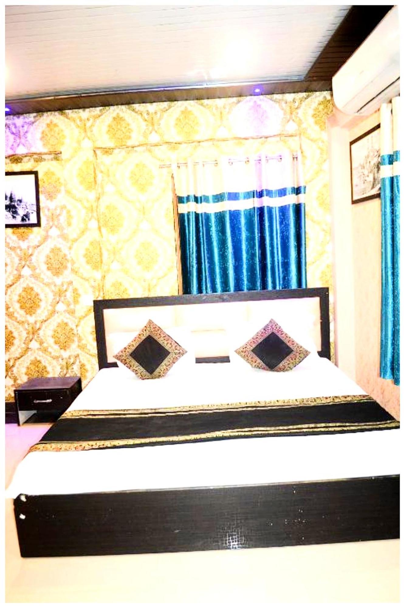 Hr And By Mainak Guest house