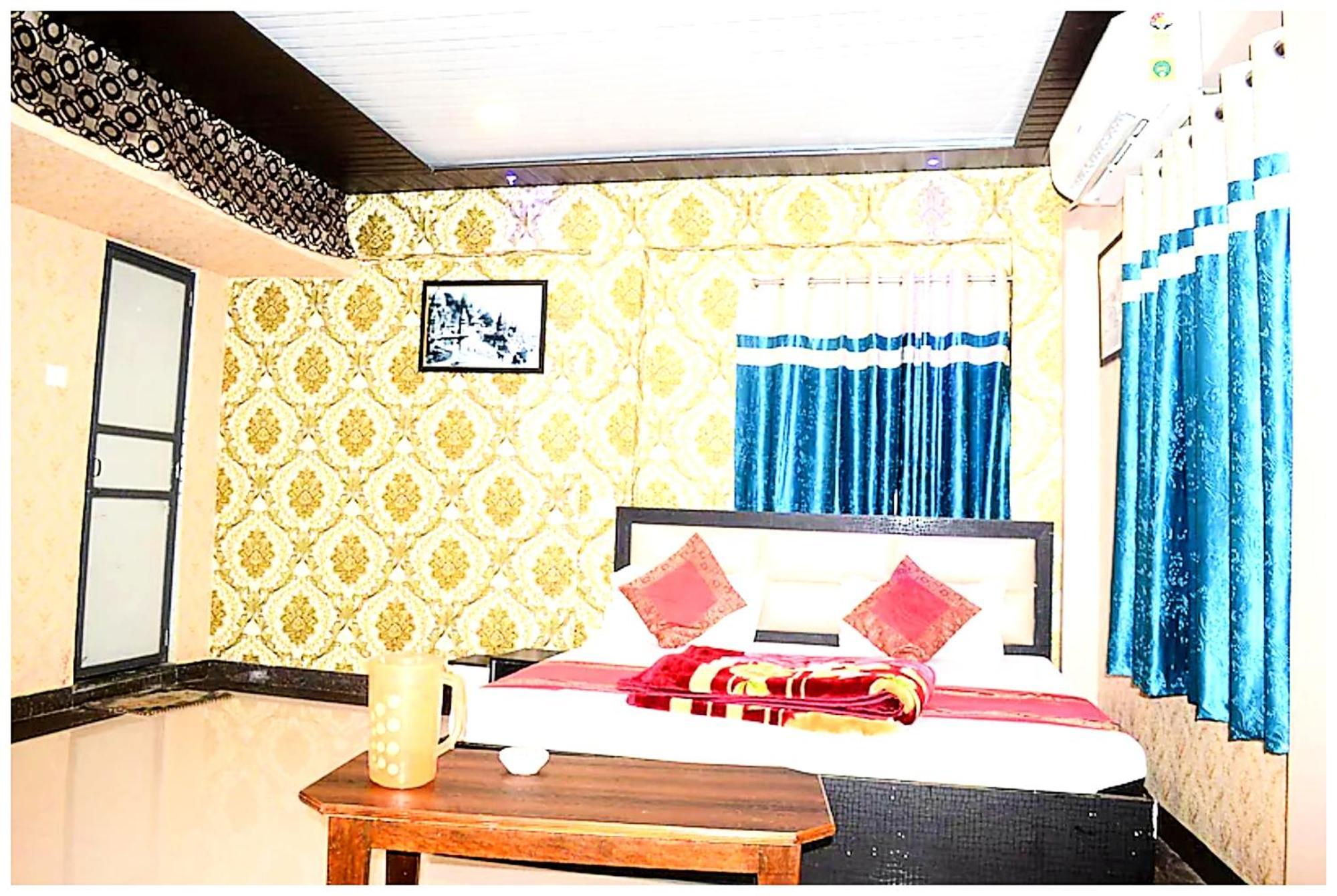 Hr And By Mainak Guest house *