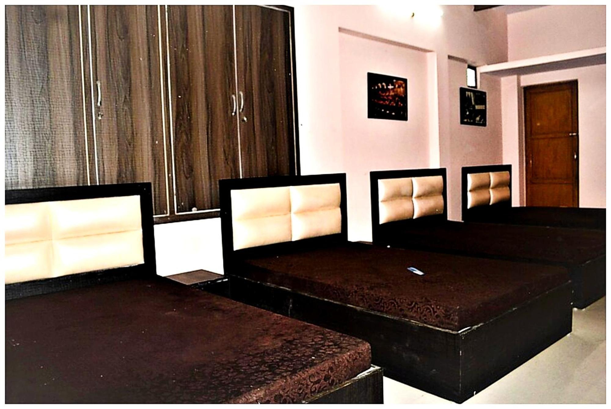 Hr And By Mainak Guest house