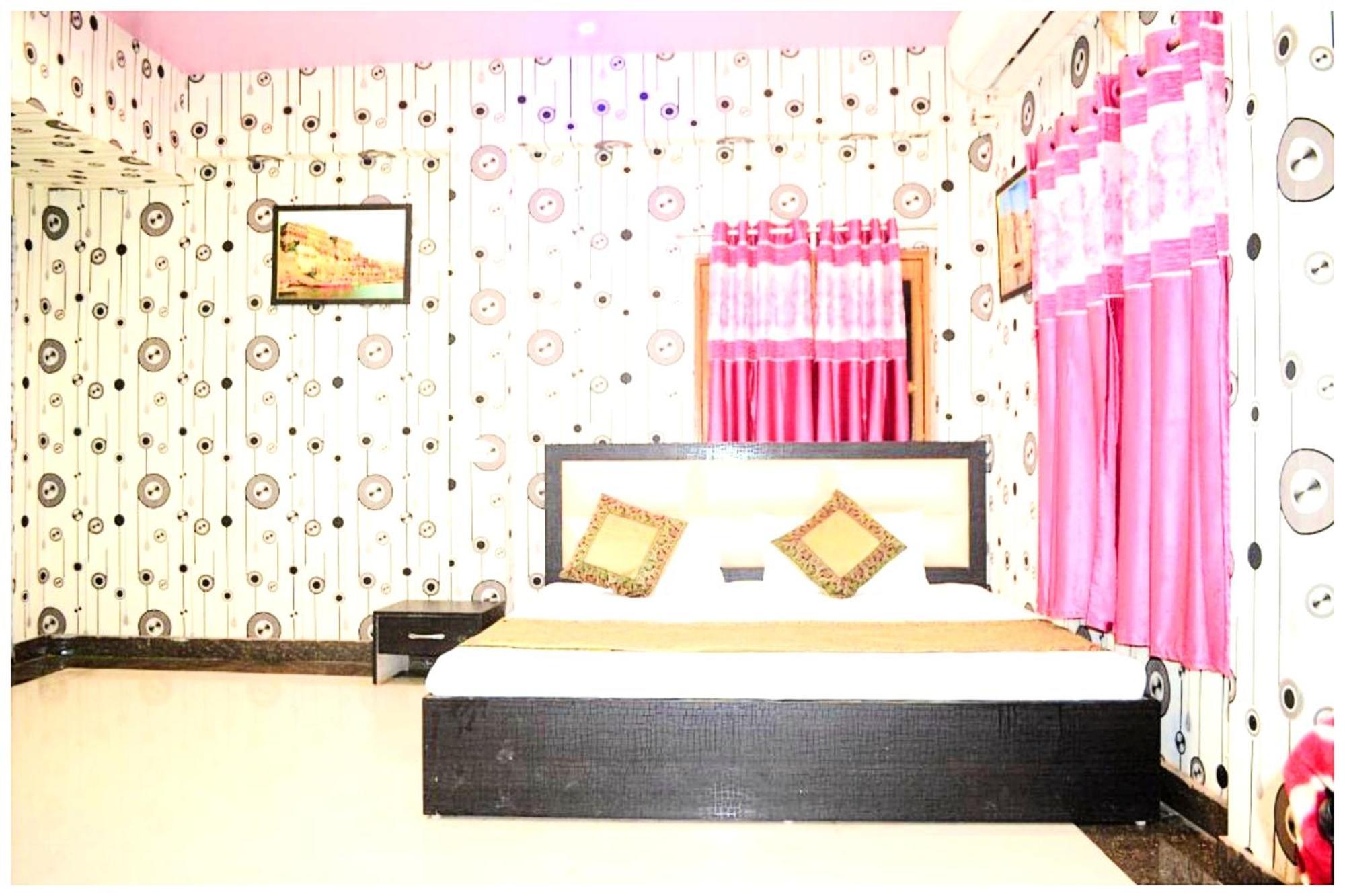 Hr And By Mainak Guest house *