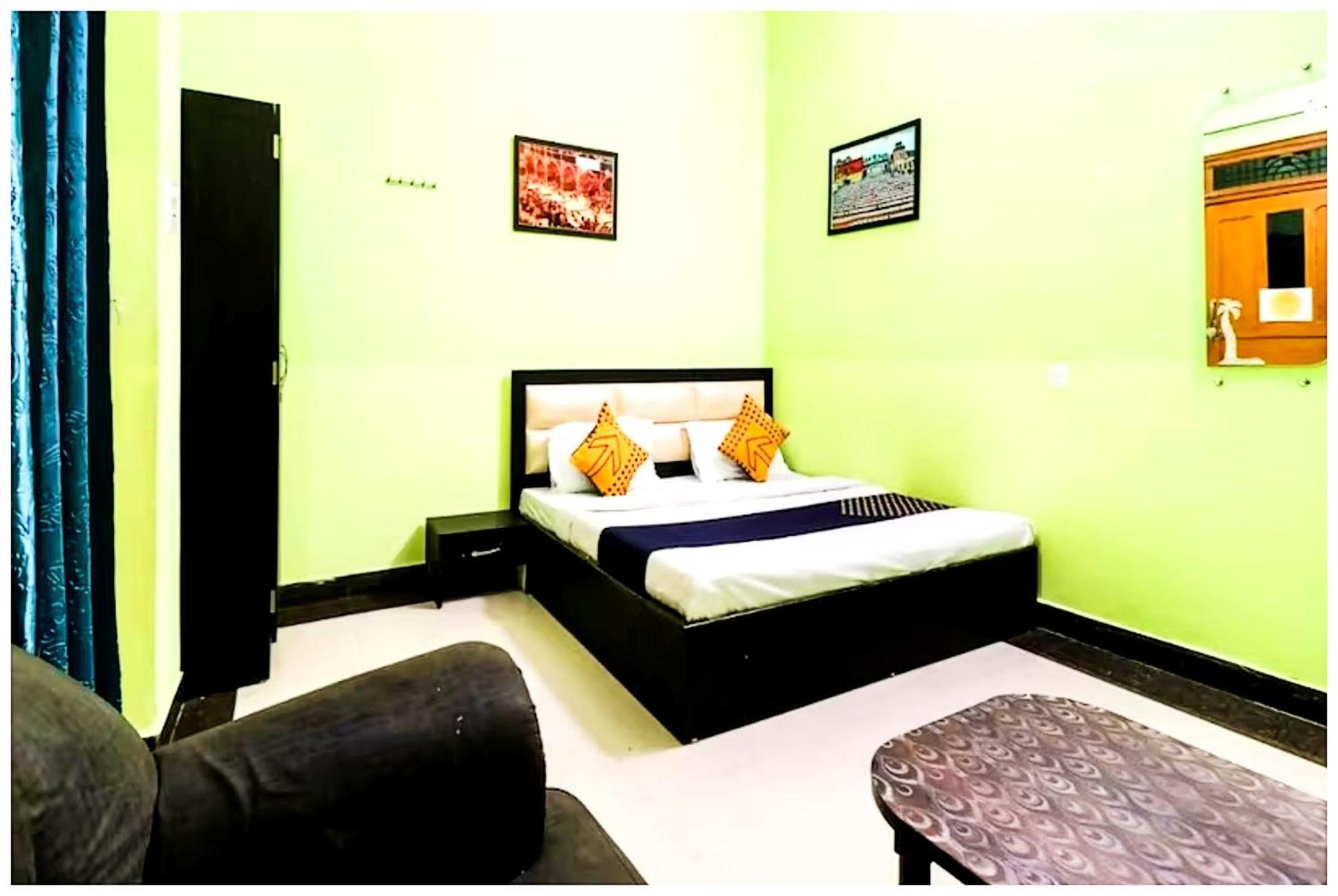 Guest house Hr And By Mainak Varanasi